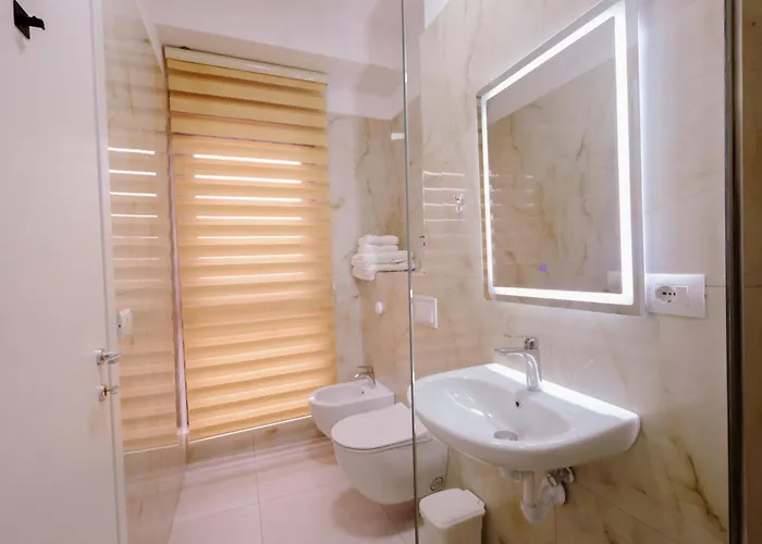 Albania Haven 15b * ティラナ